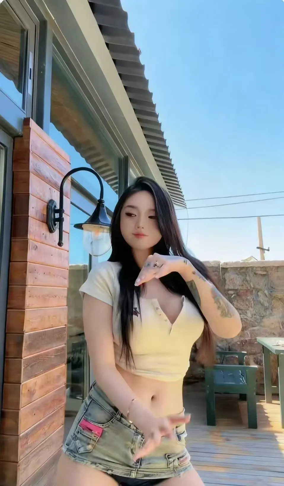 《Meena 成美男》高清全集无删减中文版资源免费领取-在线观看零广告-网盘备份便捷存储-一次看遍Meena 成美男全季