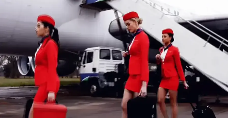 法国高清中字电影《法国空姐2018》完整版-多塞尔航空全集免费在线观看-法版满天星电影720P资源获取-机舱是封闭的但故事很精彩